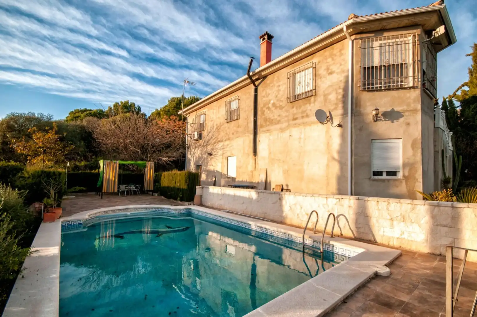 Piscina de Finca rústica en venda en Almodóvar del Río amb Aire condicionat, Jardí privat i Piscina