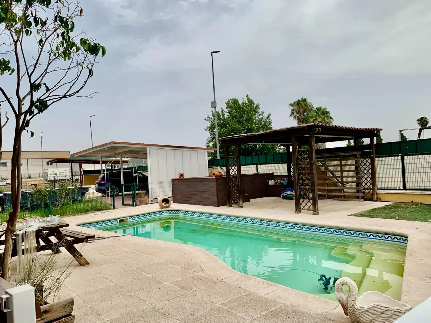Piscina de Casa o chalet en venta en Lora del Río con Aire acondicionado, Calefacción y Jardín privado