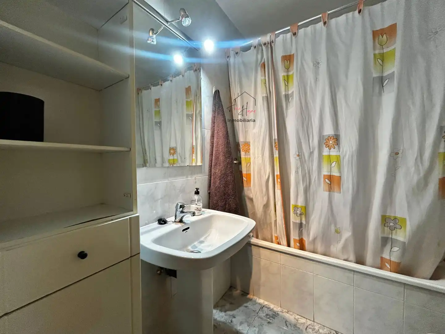 Bathroom of Flat for rent in Salamanca  with Heating, Furnished and Balcony