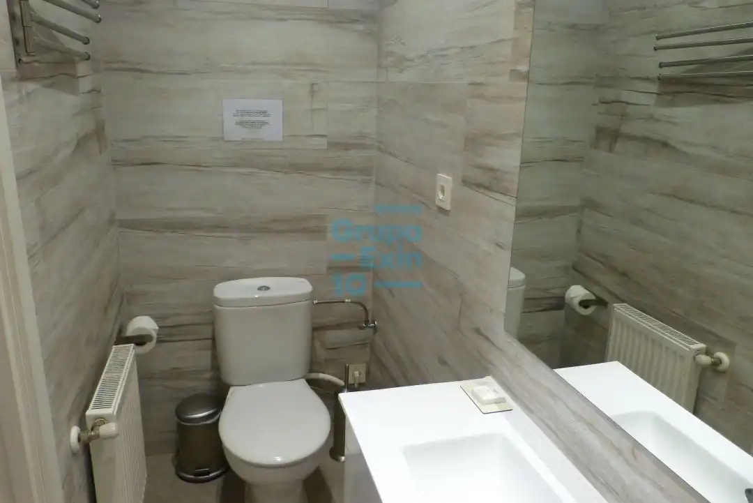 Badezimmer von Wohnung zur Miete in Donostia - San Sebastián  mit Balkon