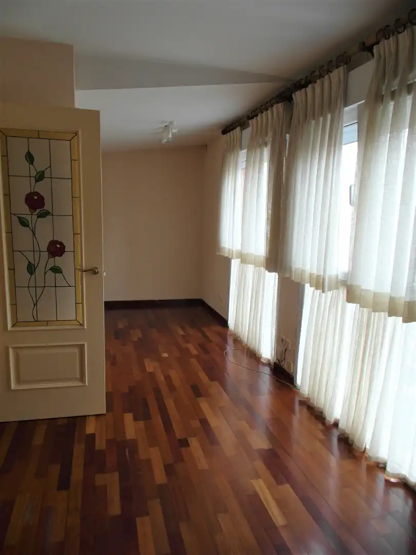 Sala de estar de Casa adosada en venta en Madrid con Aire acondicionado, Calefacción y Jardín privado