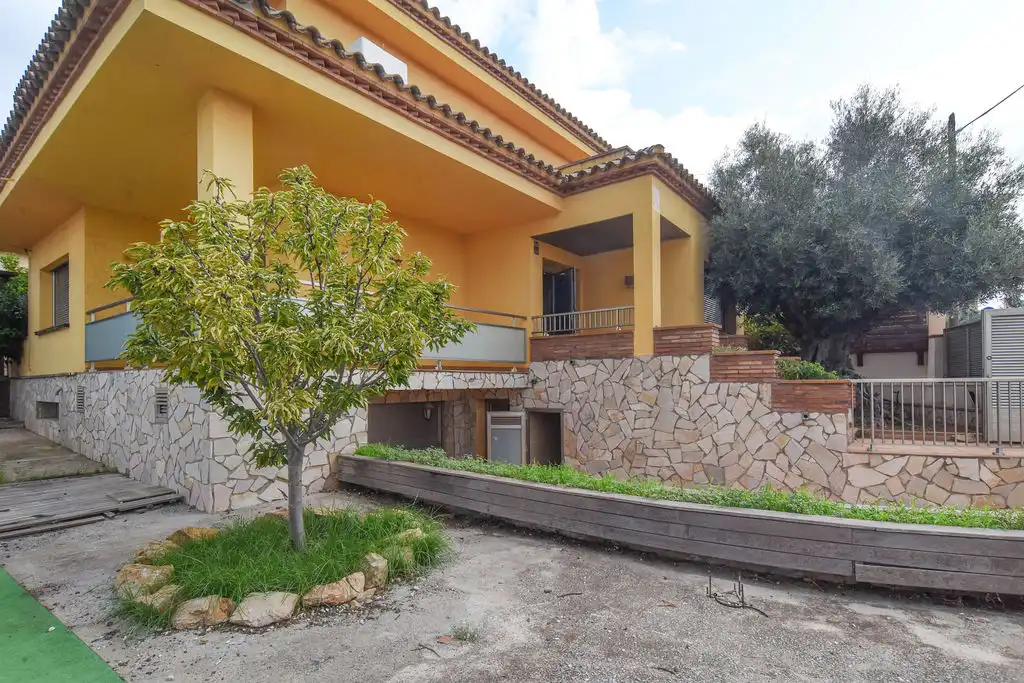 Exterior view of Houses for sale in Pineda de Mar  with Heating, Swimming Pool and Jacuzzi