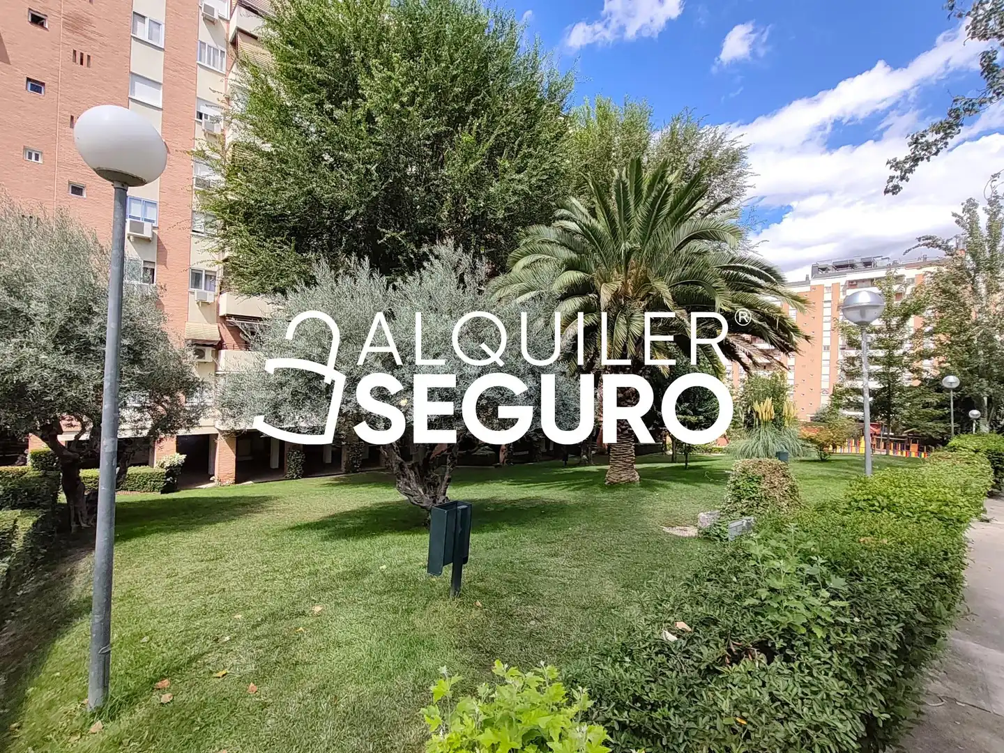 Vista exterior de Pis de lloguer en Madrid amb Calefacció, Piscina i Moblat