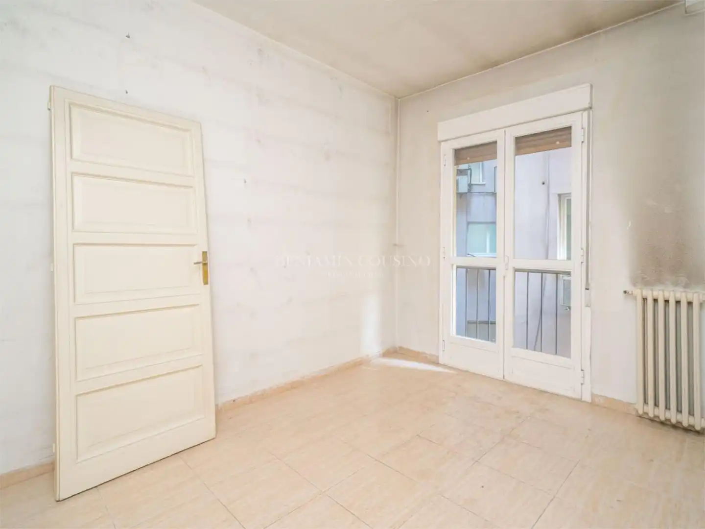 Habitación de Piso en venta en Madrid con Balcón