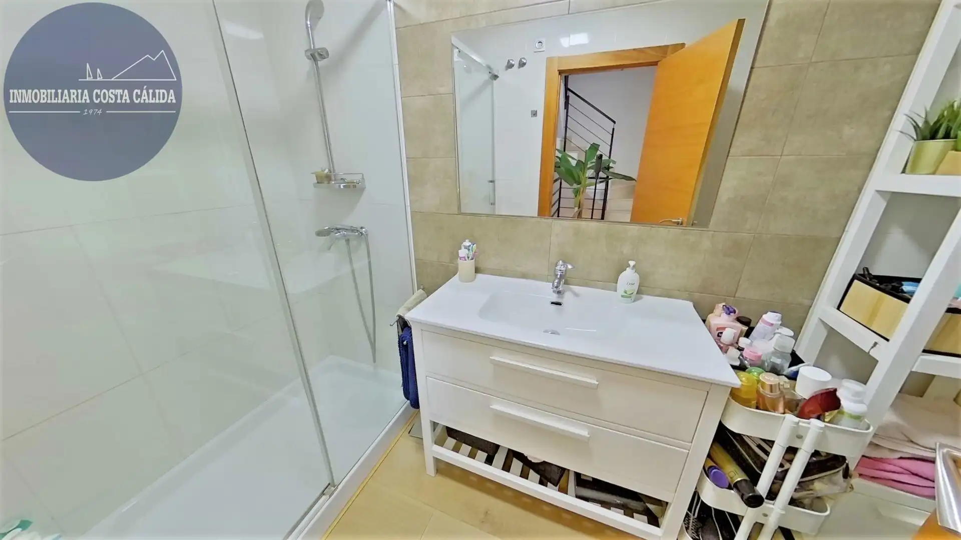 Badezimmer von Einfamilien-Reihenhaus zum Verkauf in Águilas mit Klimaanlage, Heizung und Privatgarten