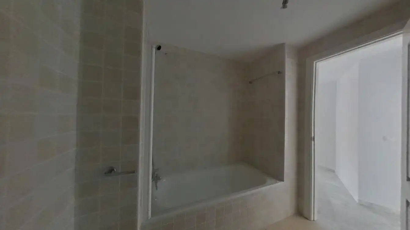 Bathroom of Flat for sale in Marbella  with Storage room and Swimming Pool