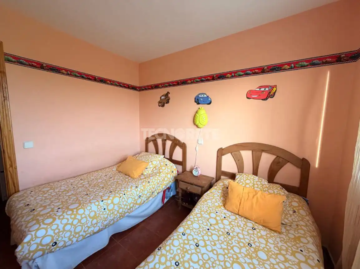 Habitación de Casa adosada en venta en Aldeanueva de Barbarroya con Aire acondicionado, Terraza y Amueblado