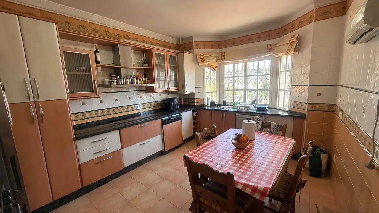 Cocina de Casa o chalet en venta en Málaga con Aire acondicionado, Calefacción y Jardín privado