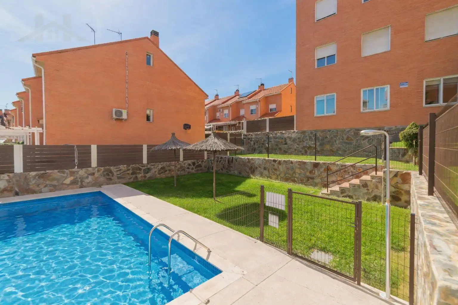 Piscina de Pis en venda en Boadilla del Monte amb Aire condicionat, Calefacció i Jardí privat