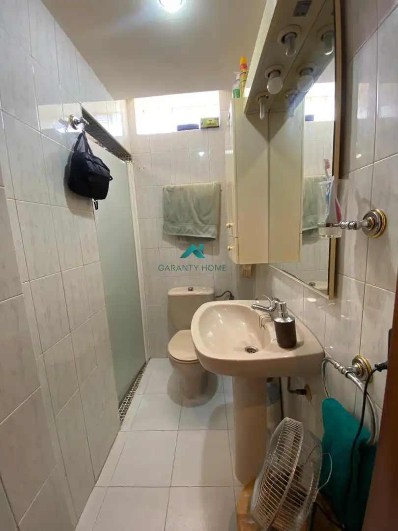 Badezimmer von Wohnung zum Verkauf in Jaén mit Klimaanlage, Heizung und Balkon