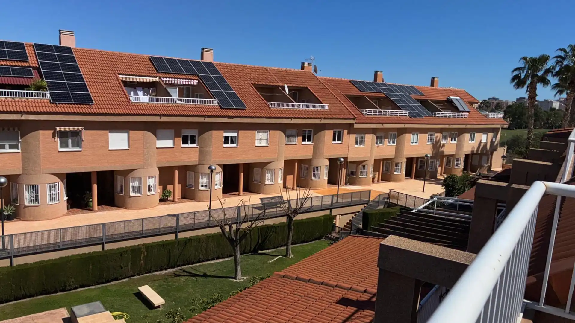Vista exterior de Casa o xalet en venda en Alicante / Alacant amb Aire condicionat, Calefacció i Terrassa