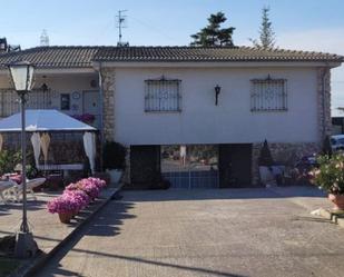 Vista exterior de Casa o xalet en venda en Husillos  amb Terrassa