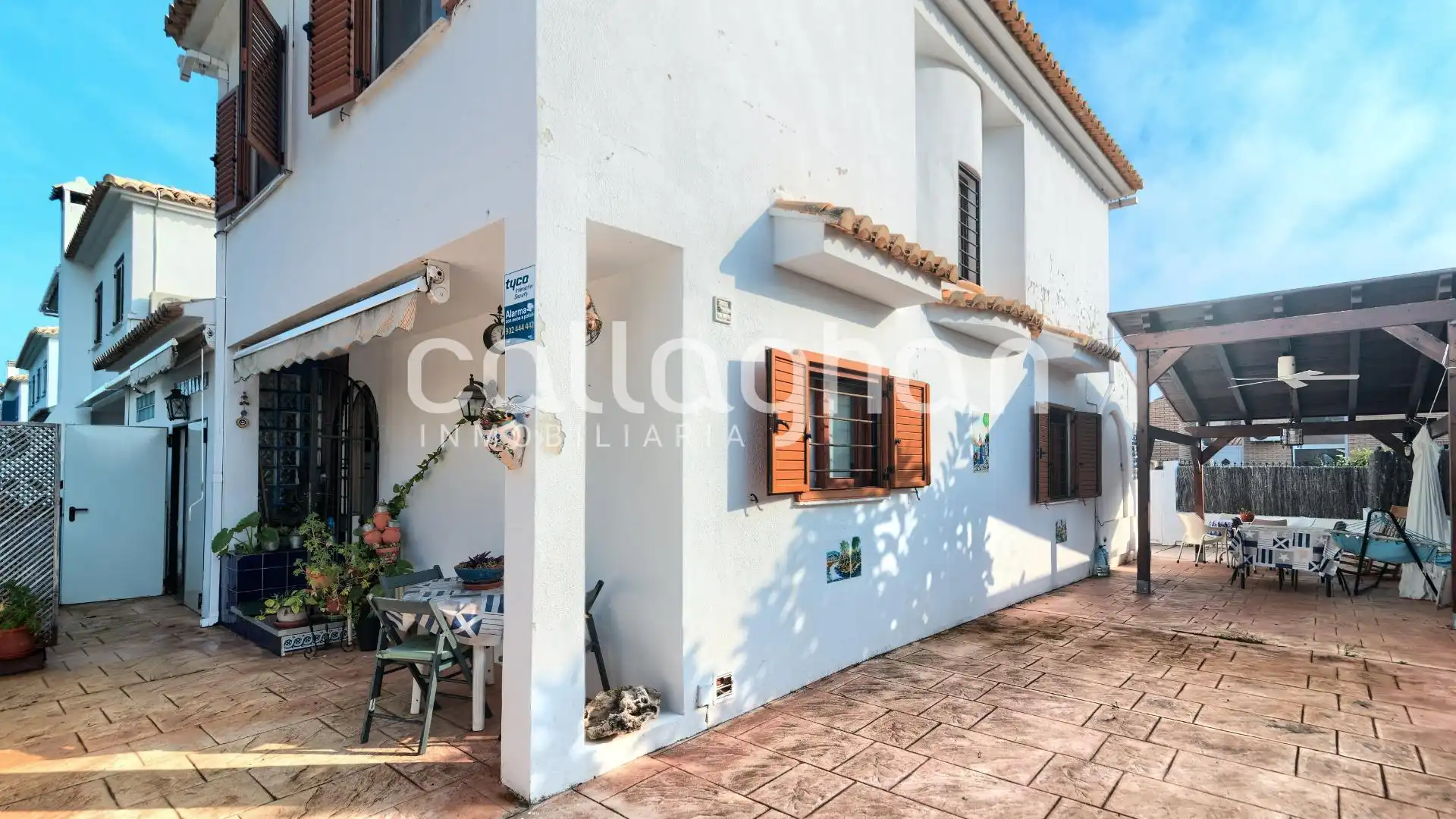 Vista exterior de Casa adosada en venda en Sagunto / Sagunt amb Aire condicionat, Calefacció i Terrassa