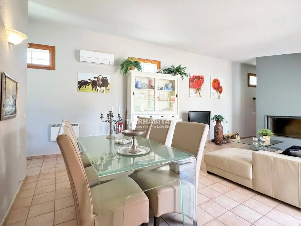Sala d'estar de Casa o xalet en venda en L'Escala amb Aire condicionat, Jardí privat i Terrassa