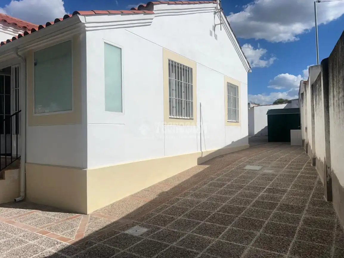 Vista exterior de Casa o chalet en venta en Madrid con Jardín privado y Alarma
