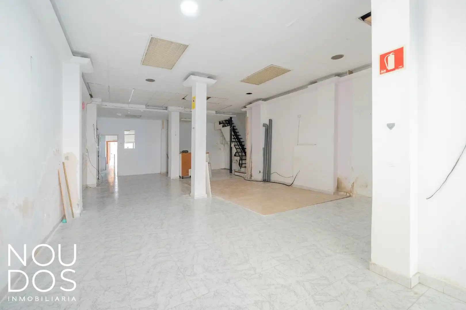 Local comercial en venda a Carrer de la Reina Violant, imagen 4