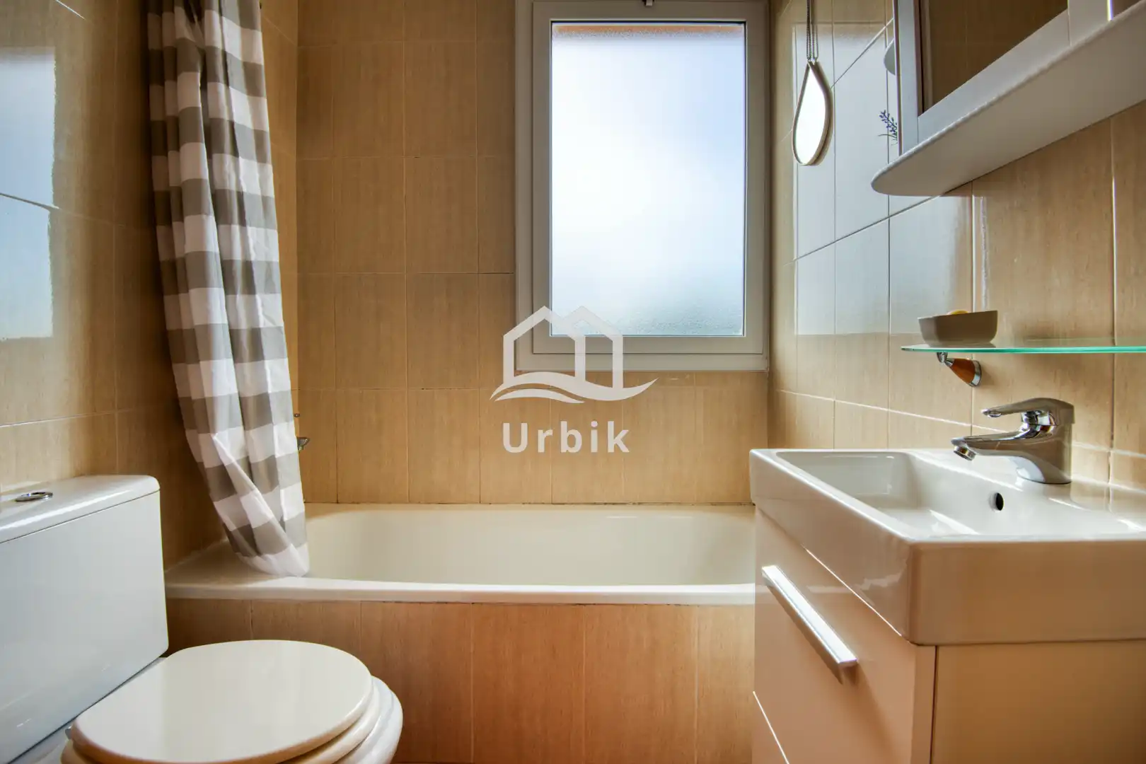 Baño de Casa adosada en venta en Castell d'Aro, Platja d'Aro i s'Agaró con Aire acondicionado, Calefacción y Jardín privado