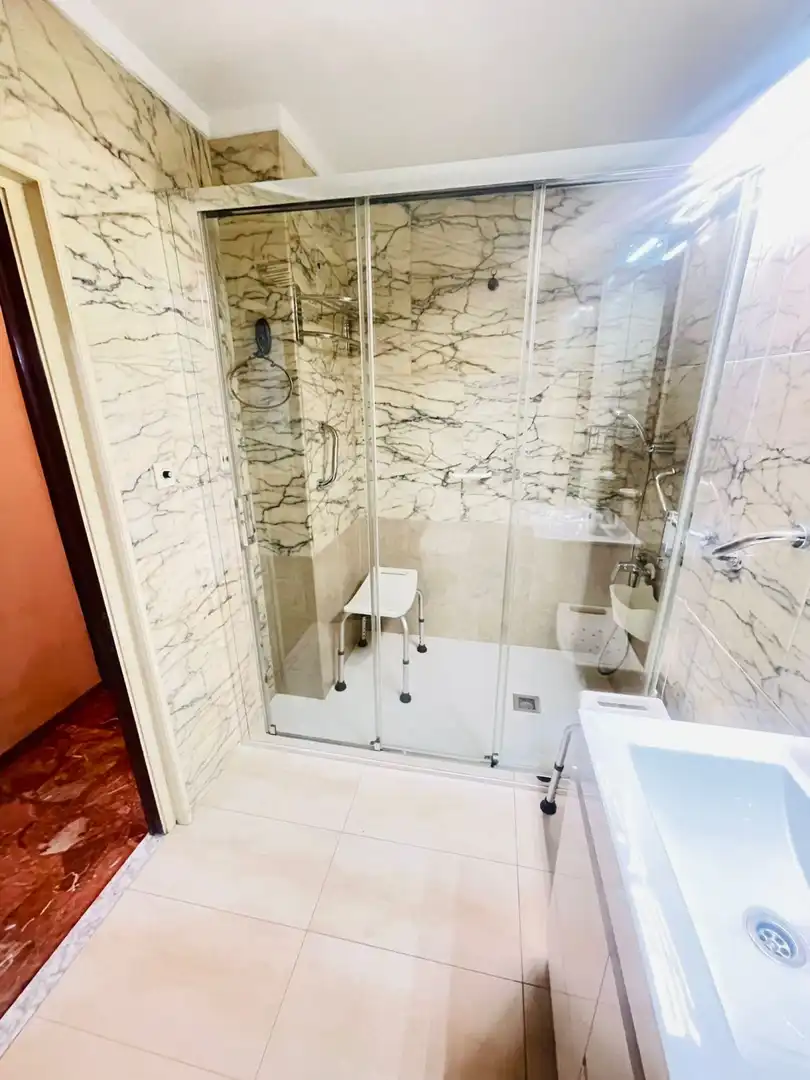 Bathroom of Flat for sale in Gijón   with Heating and Terrace