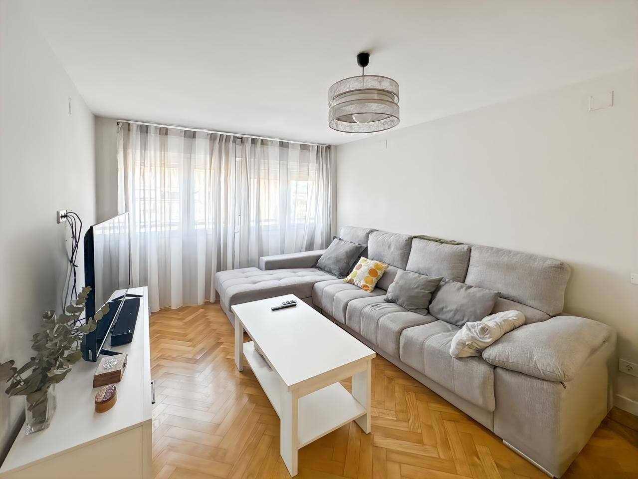 Sala d'estar de Pis en venda en  Madrid Capital amb Aire condicionat, Calefacció i Parquet