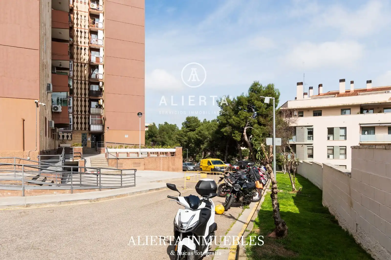 Exterior view of Flat for sale in Zaragoza  with Heating, Terrace and Swimming Pool
