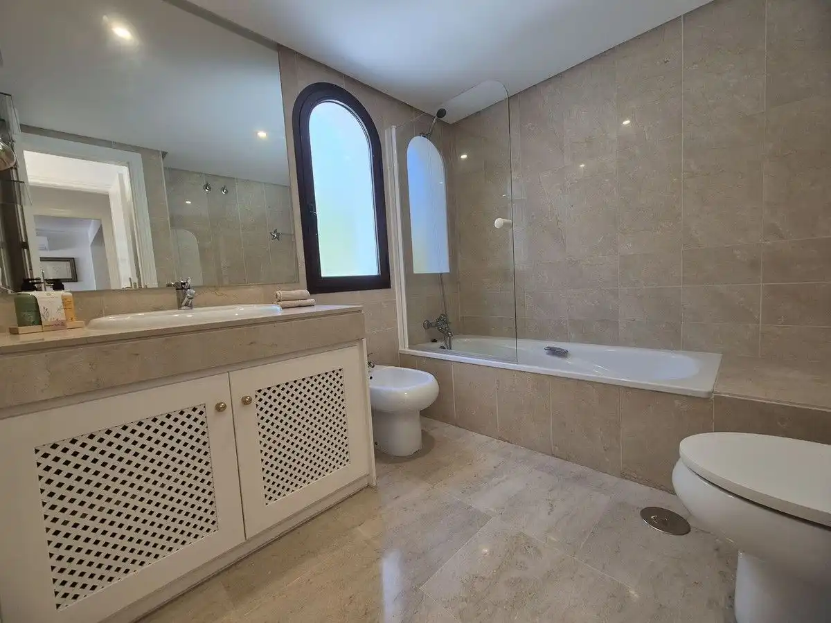 Bany de Apartament de lloguer en Marbella amb Aire condicionat, Calefacció i Terrassa