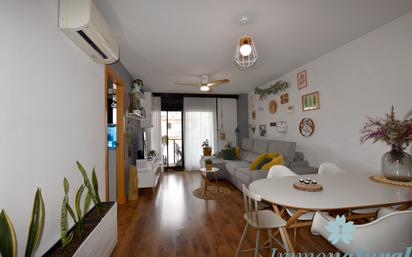 Sala d'estar de Pis en venda en El Prat de Llobregat amb Aire condicionat, Calefacció i Parquet