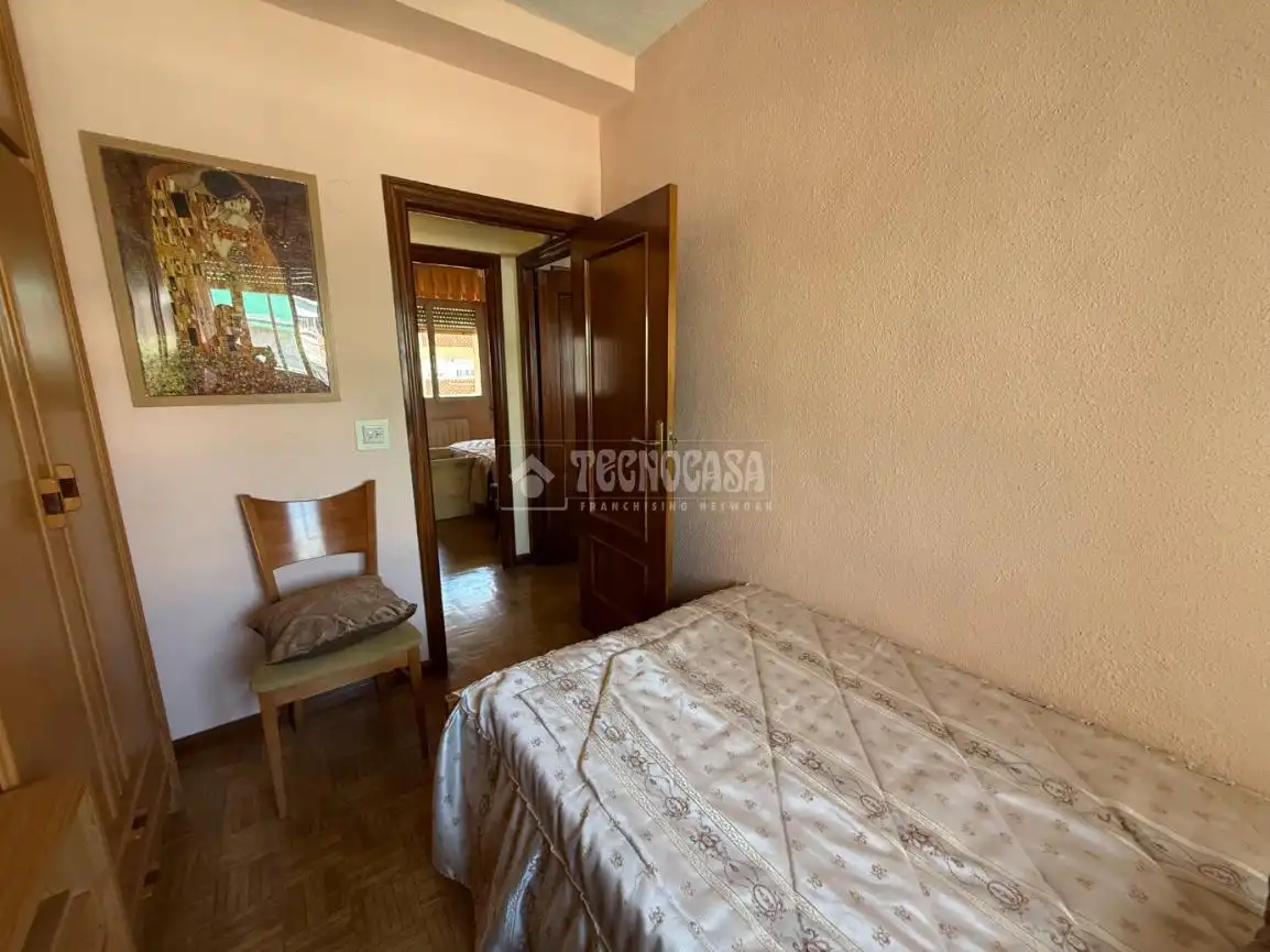 Bedroom of Flat for sale in Madrid  with Air Conditioner, Heating and Parquet flooring