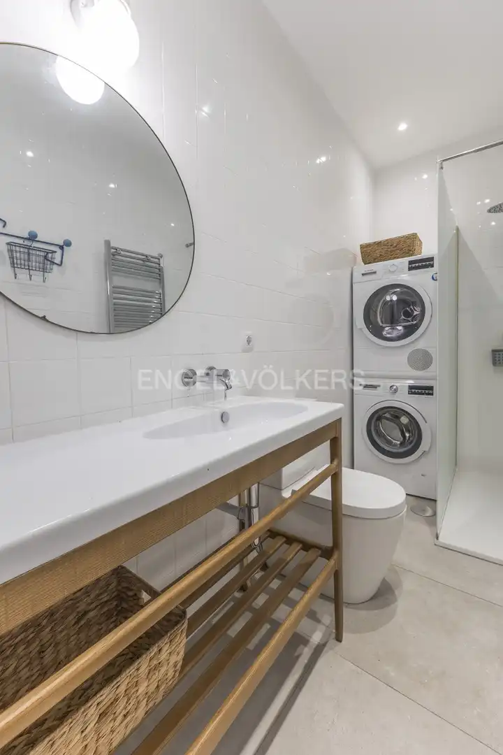 Bathroom of Flat for rent in Madrid  with Air Conditioner, Heating and Furnished