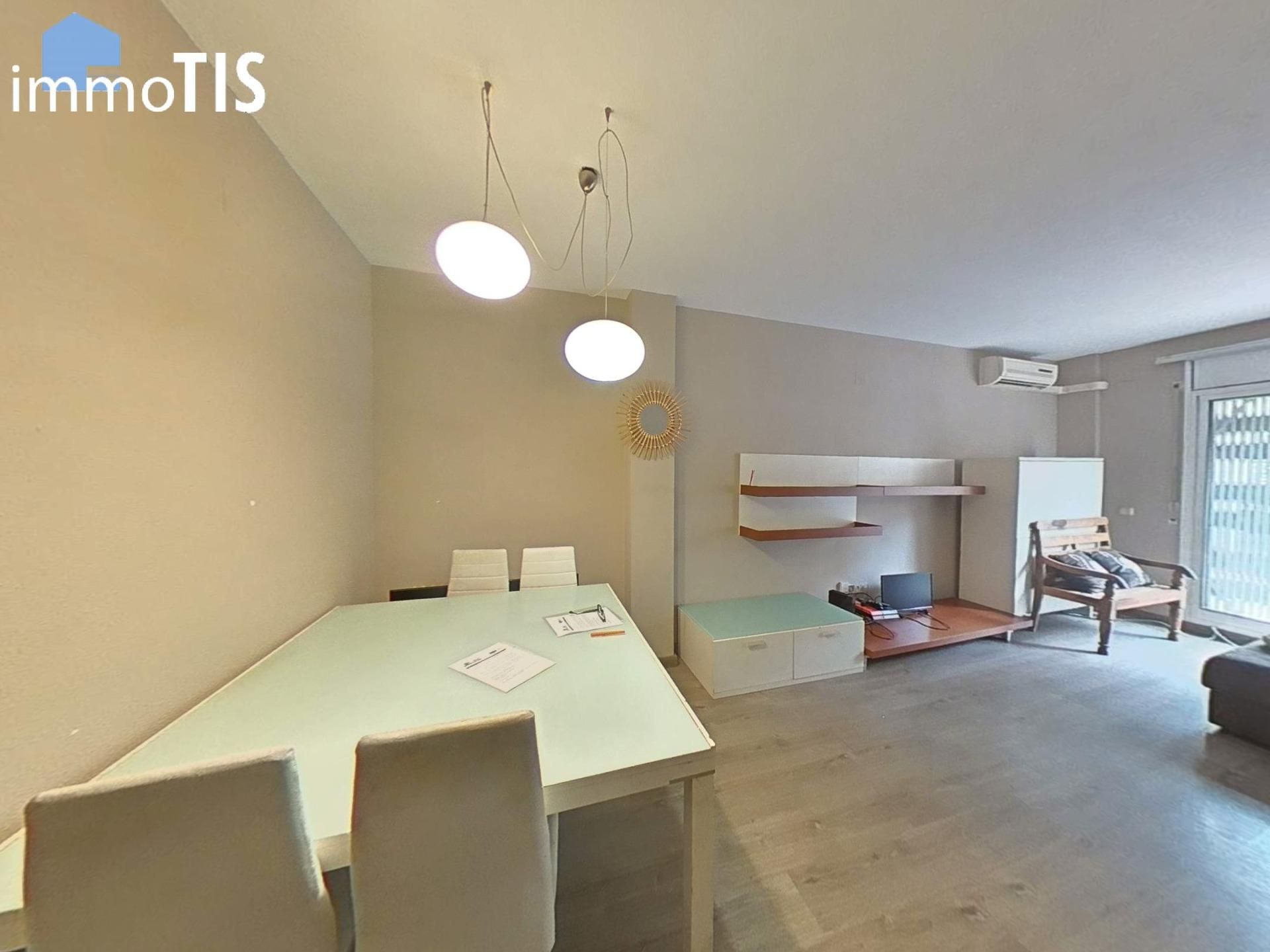 Living room of Planta baja for sale in Vilanova i la Geltrú  with Air Conditioner, Heating and Private garden