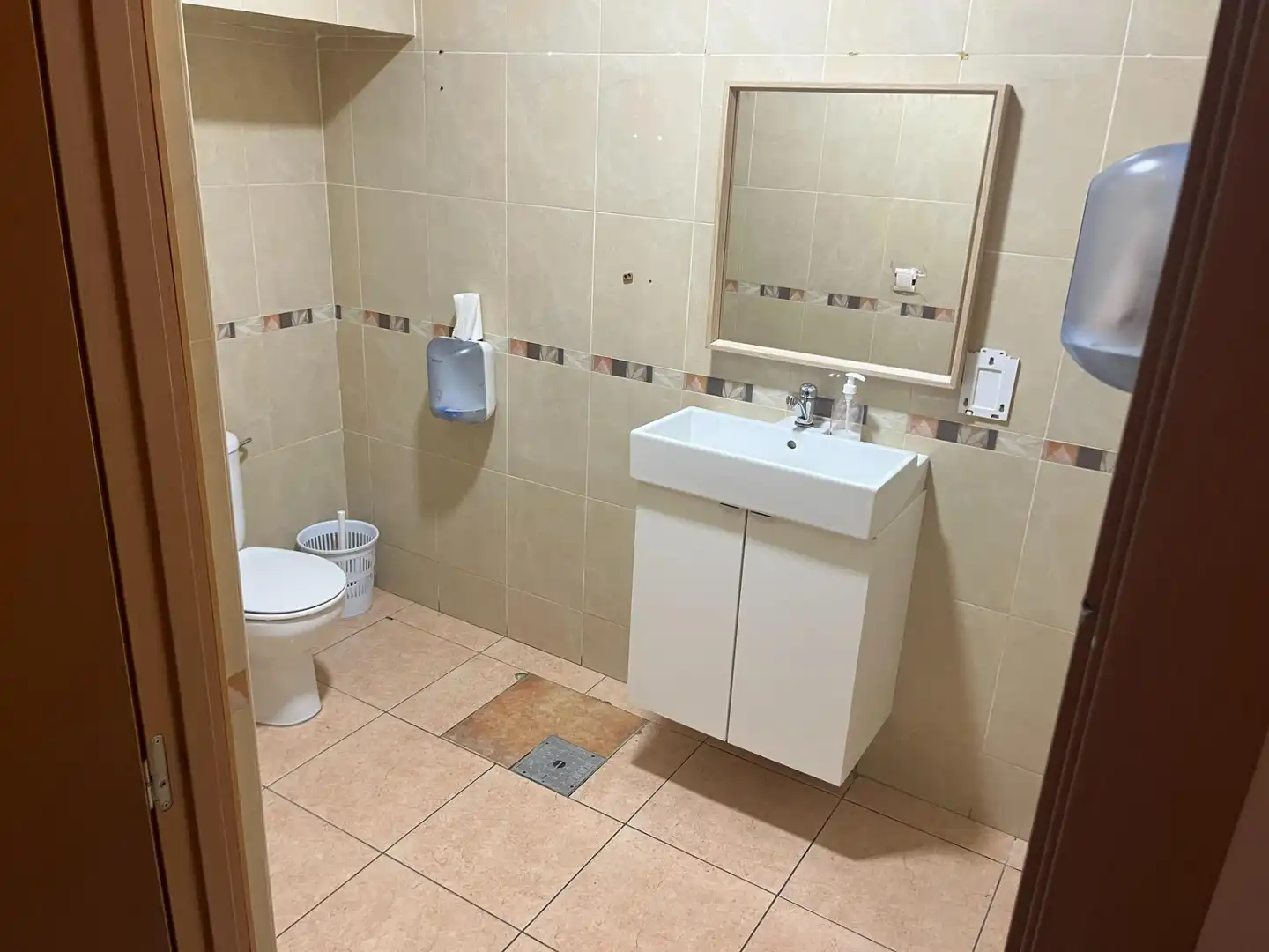 Badezimmer von Geschaftsraum zur Miete in Rincón de la Victoria mit Klimaanlage und Möbliert