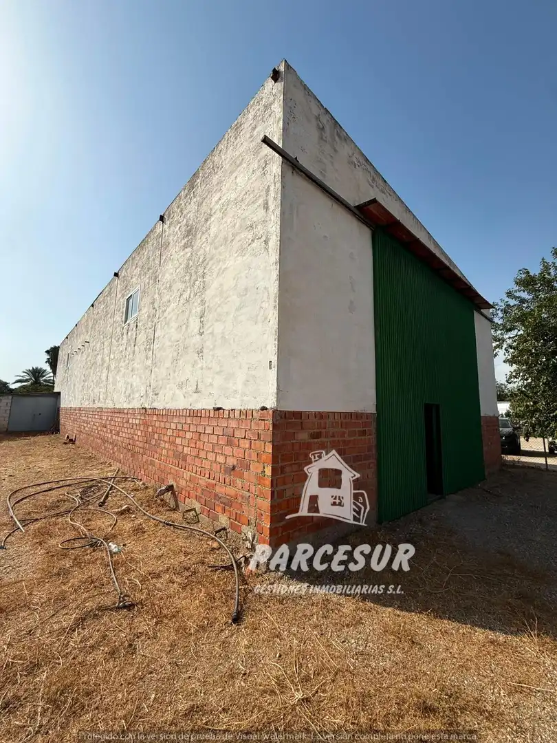 Außenansicht von Fabrikhallen zur Miete in Córdoba