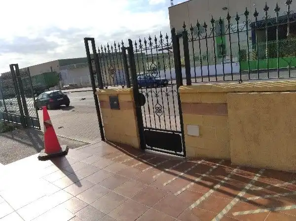 Parkplatz von Fabrikhallen zum Verkauf in Águilas