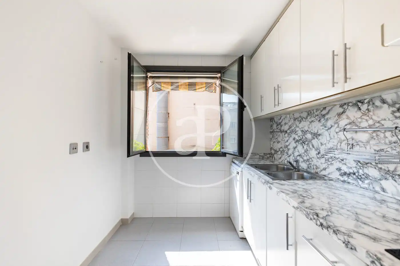Cocina de Piso en venta en Barcelona con Aire acondicionado, Calefacción y Terraza