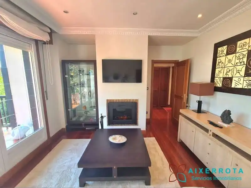 Sala d'estar de Apartament de lloguer en Getxo  amb Calefacció, Terrassa i Traster