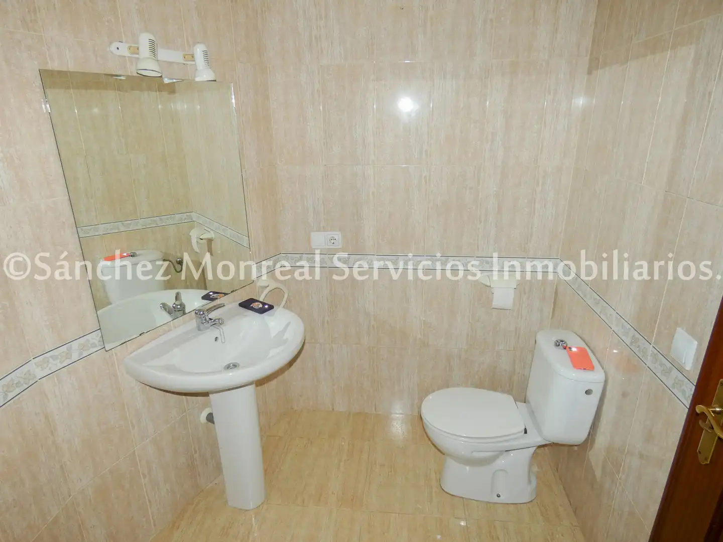 Baño de Piso en venta en Alcázar de San Juan con Calefacción, Horno y Balcón