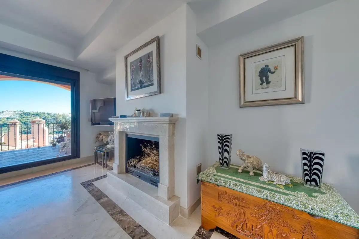 Sala de estar de Casa adosada en venta en Estepona con Aire acondicionado, Terraza y Piscina comunitaria