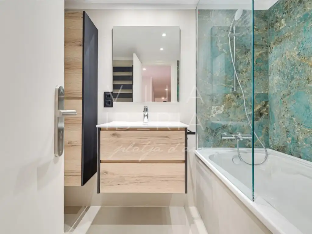 Bathroom of Houses for sale in Castell d'Aro, Platja d'Aro i s'Agaró  with Swimming Pool