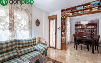 Sala d'estar de Pis en venda en  Granada Capital amb Calefacció, Parquet i Terrassa