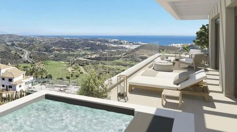 Precioso apartamento de lujo con un diseño contemporáneo con un horizonte de mar y montaña.