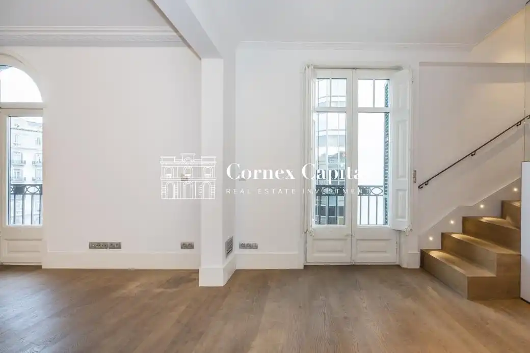 Außenansicht von Maisonette zum Verkauf in Barcelona mit Heizung, Terrasse und Abstellraum