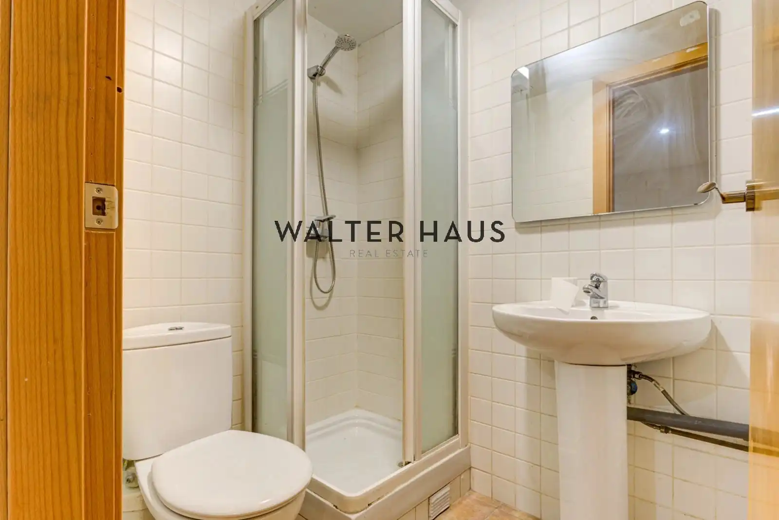Bathroom of Houses for sale in Barcelona  with Air Conditioner, Heating and Terrace