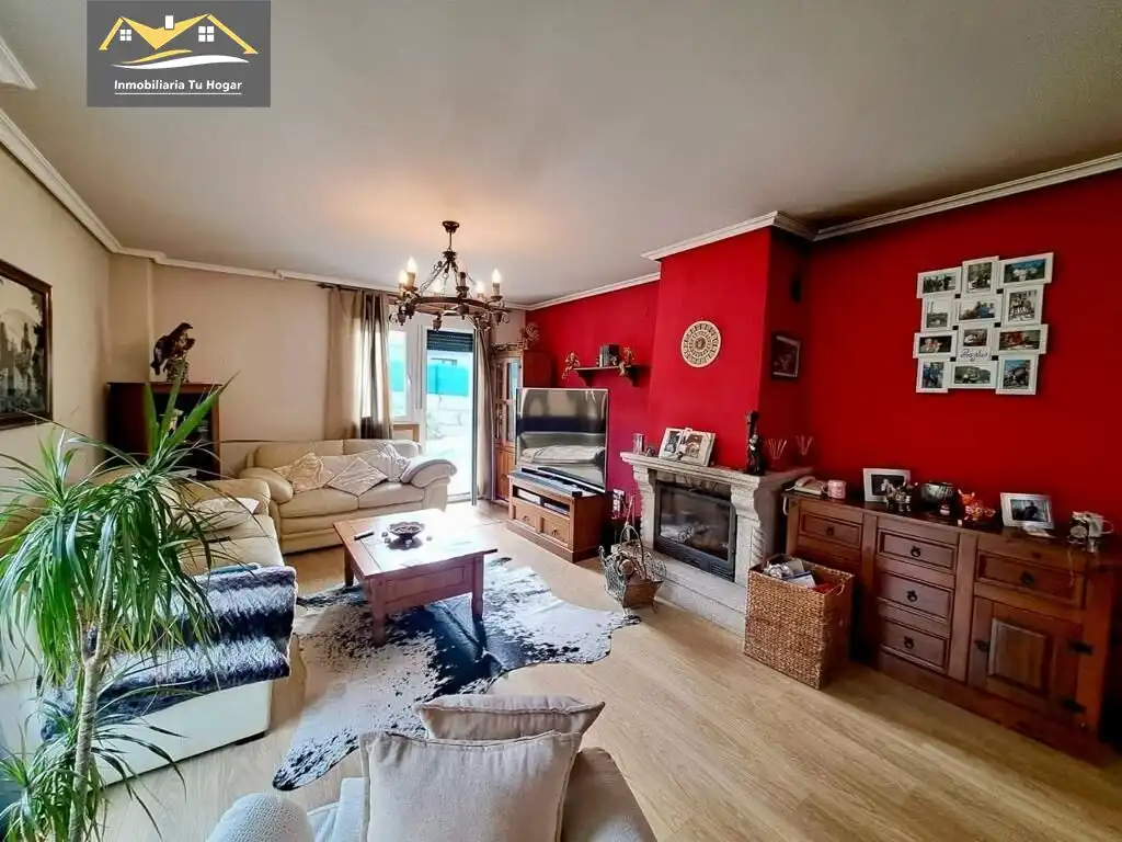 Sala d'estar de Casa o xalet en venda en Barbadás amb Calefacció, Jardí privat i Terrassa