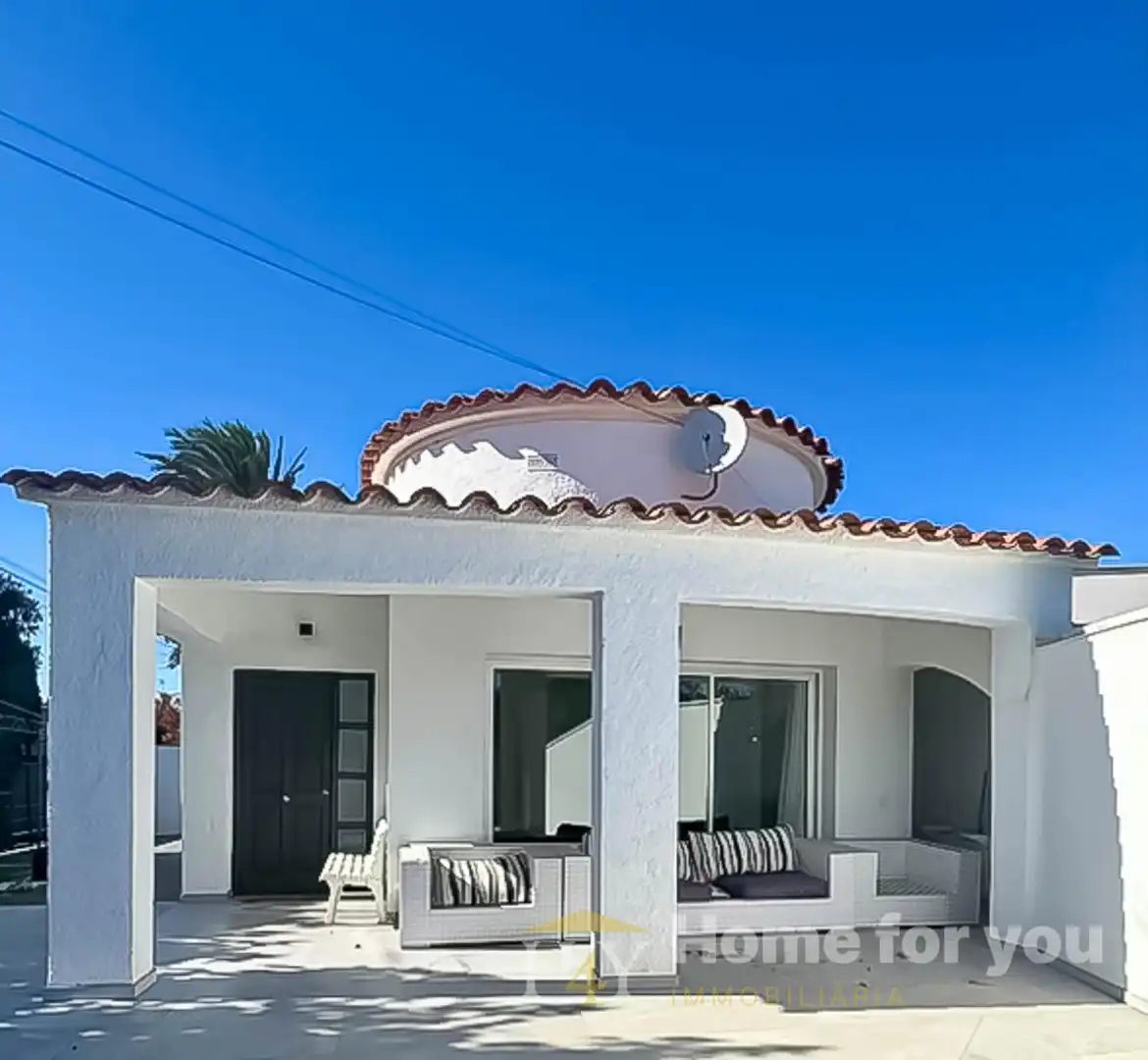 Chalet con piscina en venta en Pení 64, imagen 2