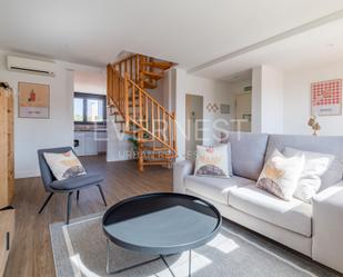 Living room of Flat to rent in  Madrid Capital  with Air Conditioner, Heating and Parquet flooring