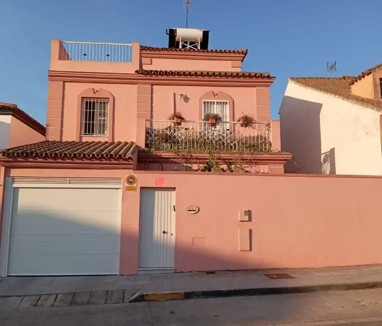 Vista exterior de Casa o xalet en venda en San Fernando amb Aire condicionat i Balcó