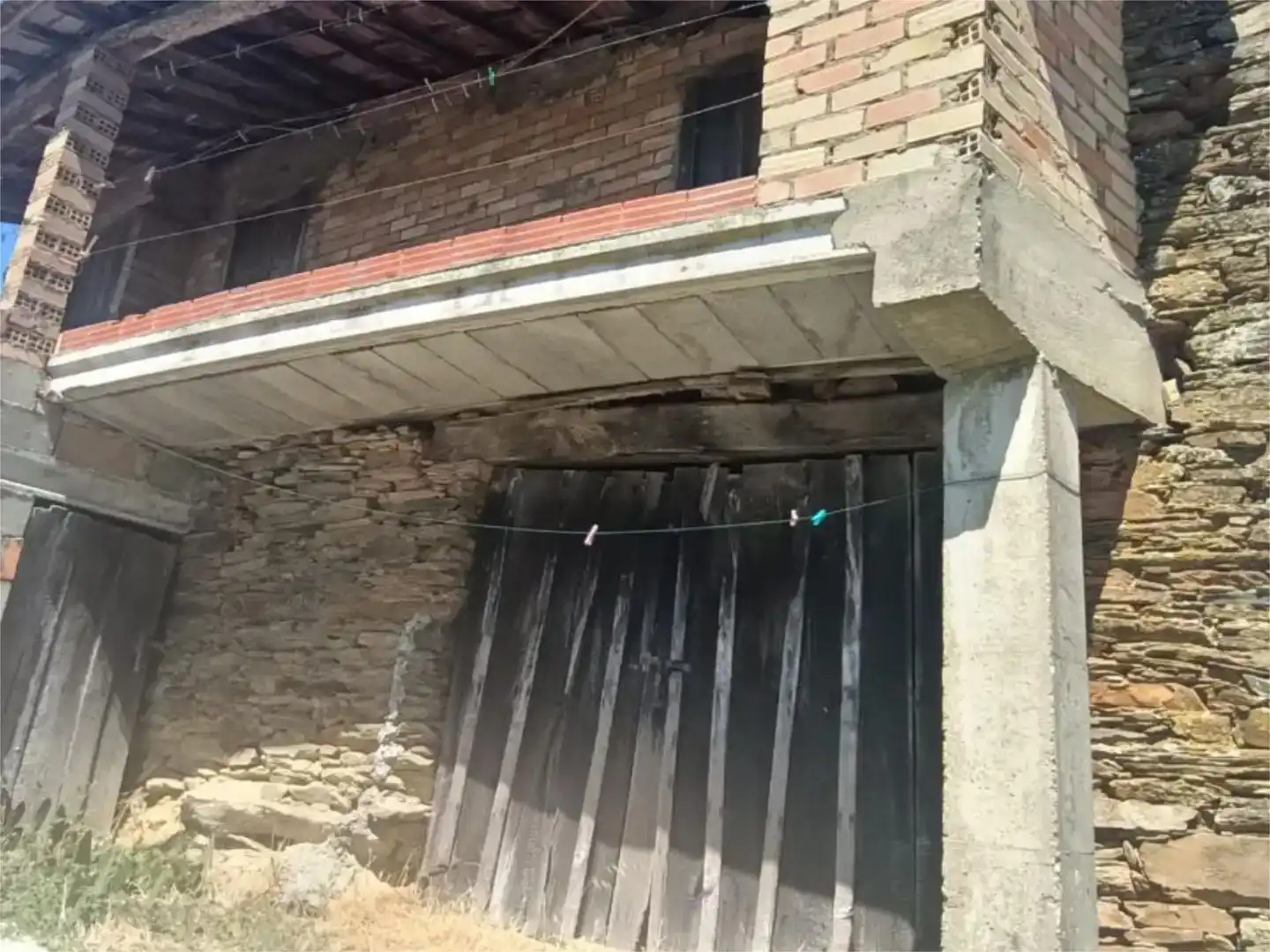 Vista exterior de Pis en venda en Riós amb Jardí privat, Moblat i Balcó