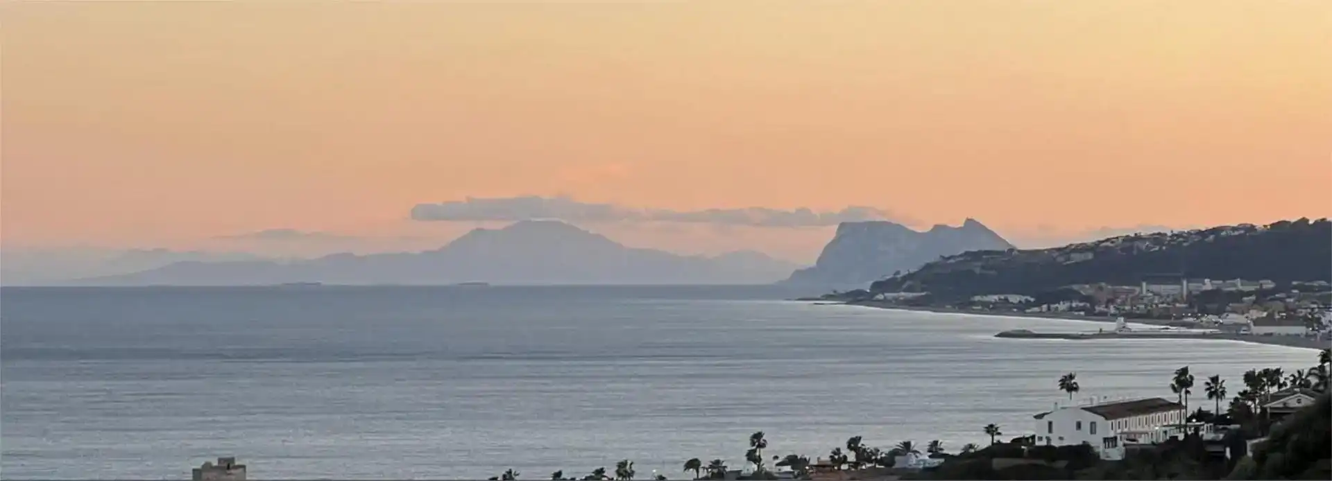 Außenansicht von Wohnungen zur Miete in Casares mit Klimaanlage und Schwimmbad