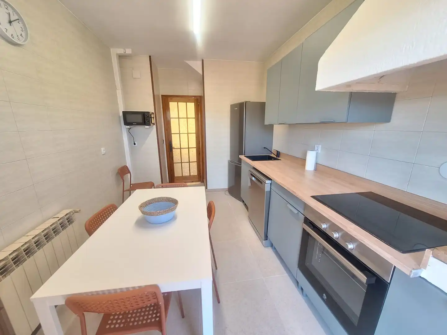 Cocina de Casa adosada en venta en Sant Esteve Sesrovires con Aire acondicionado, Calefacción y Jardín privado
