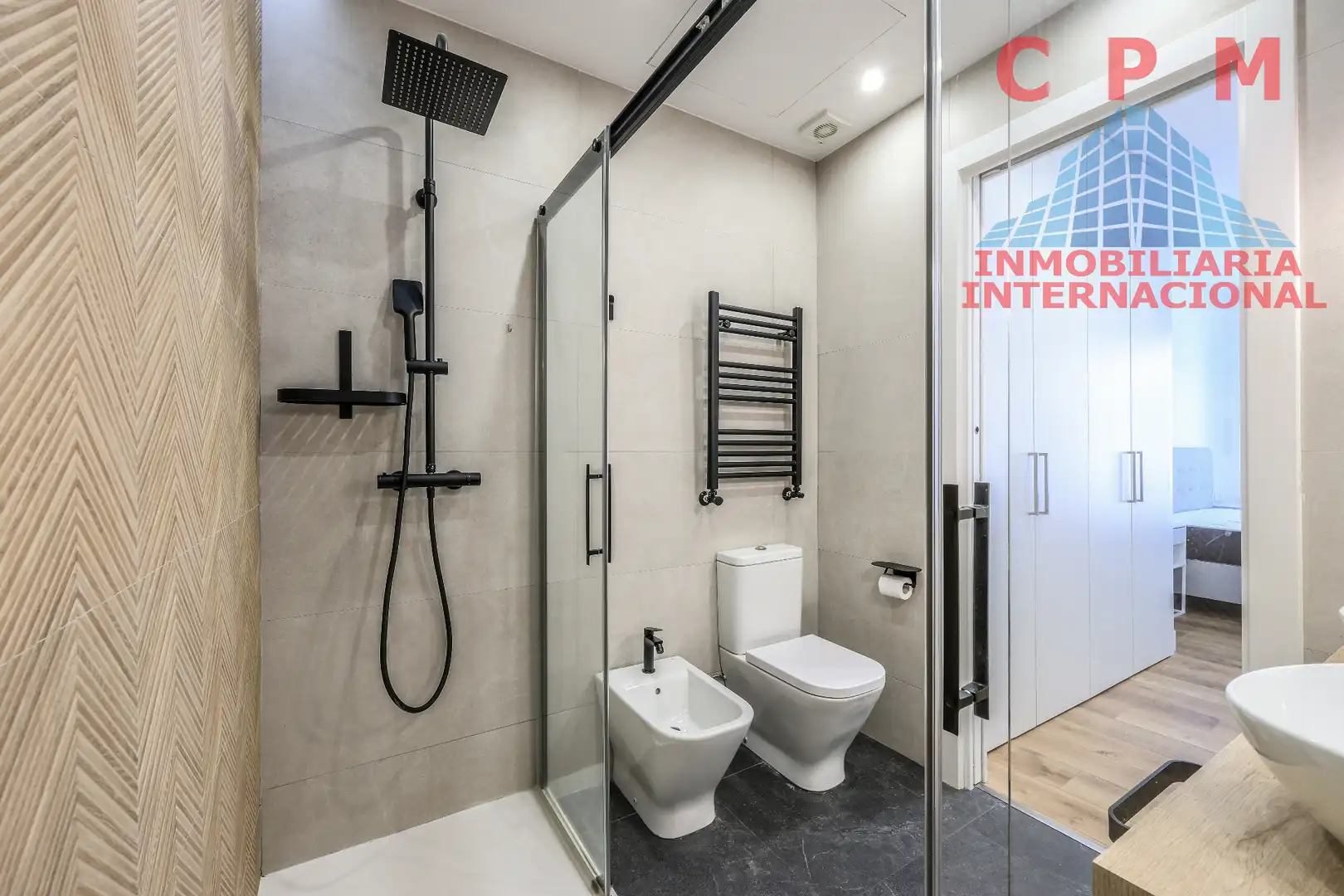 Bathroom of Flat for rent in Madrid  with Air Conditioner, Heating and Parquet flooring