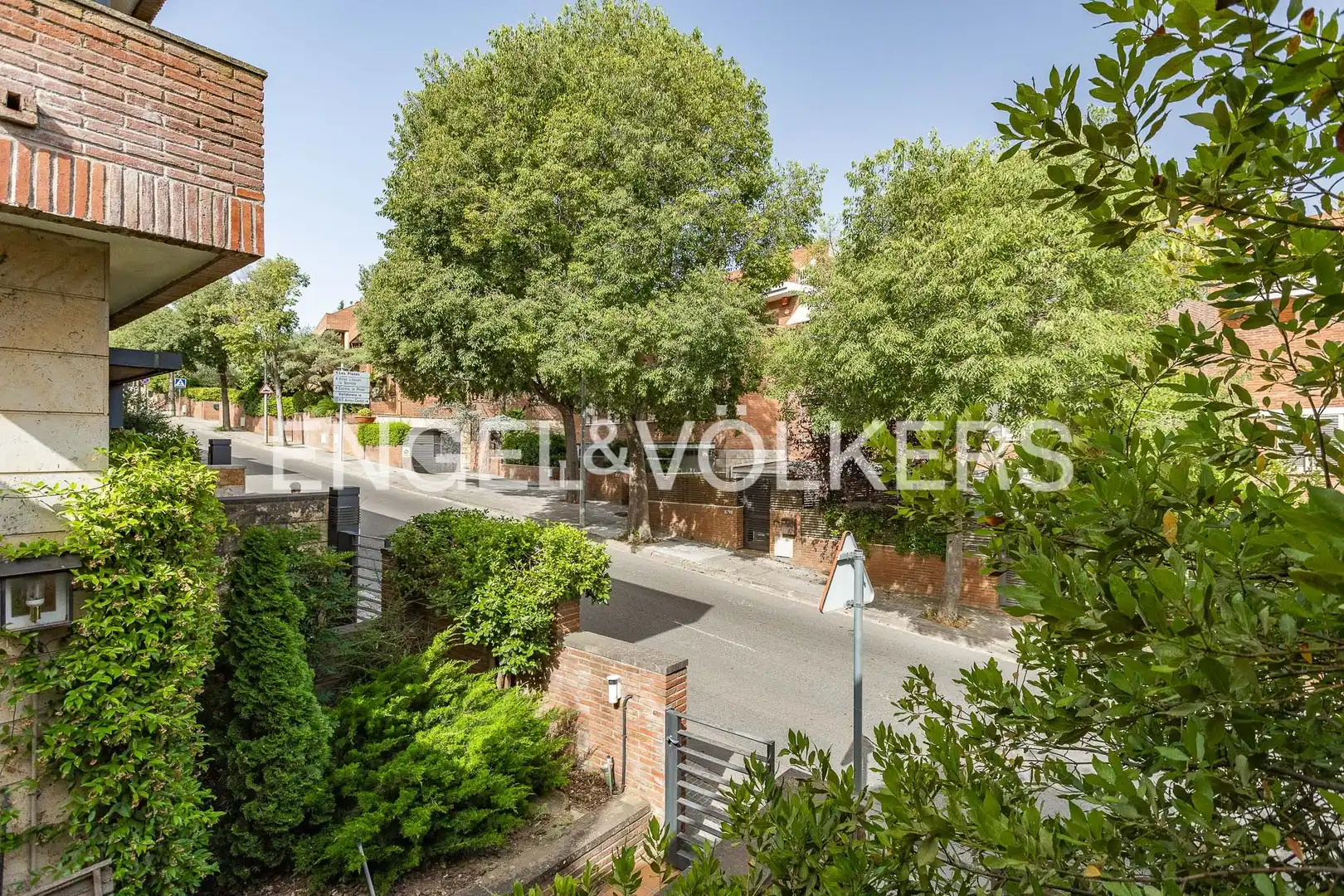 Vista exterior de Casa o chalet en venta en Sant Cugat del Vallès con Aire acondicionado, Calefacción y Jardín privado